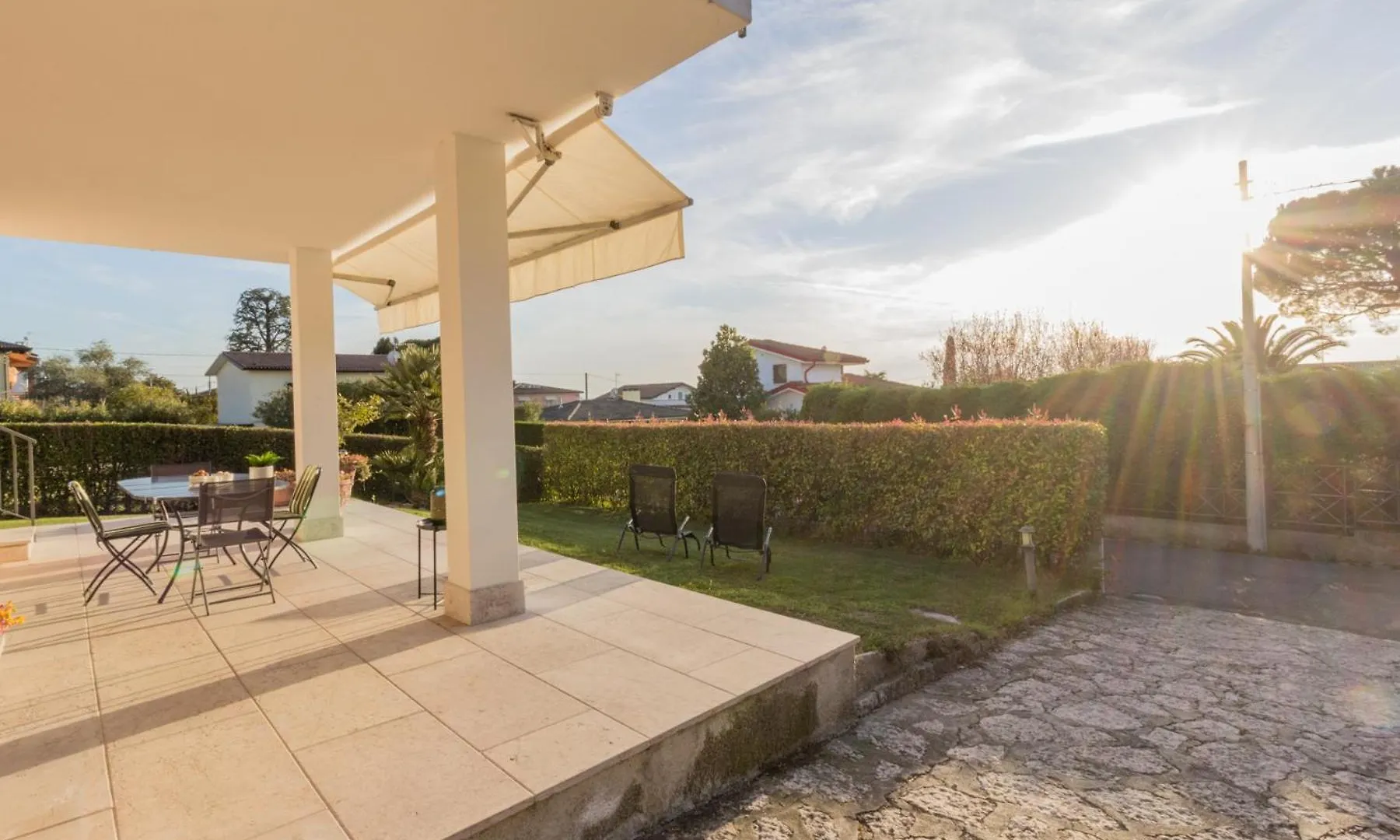 BardolinoLungolago Di Garda • Piscina • Parking Italy